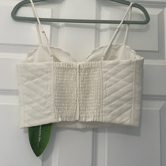 FARM Rio White Shell Scallop-Top - Picture 7 of 7